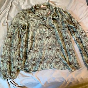 Green butterfly print long-sleeve shirt